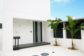 MONOCHROME -SEVEN Hotels and Resorts-